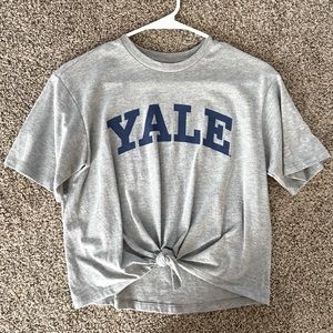 Women’s Yale front knot crop tee